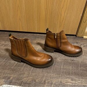 Pikolinos Short zippered brown boots